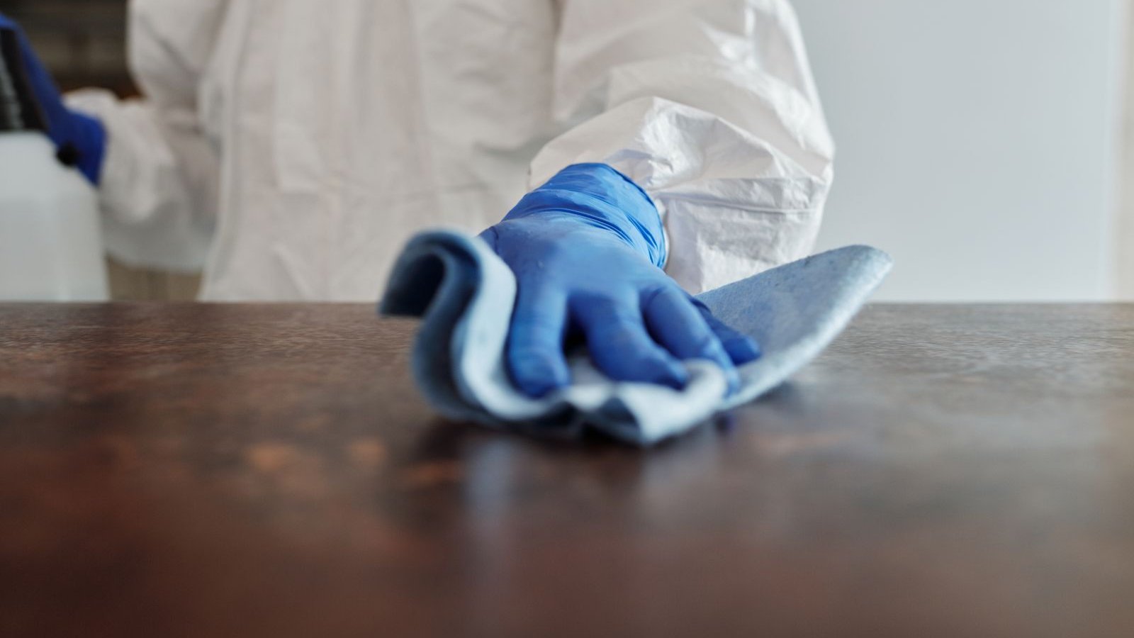 Désinfection professionnelle d'une surface en environnement médical à Bordeaux